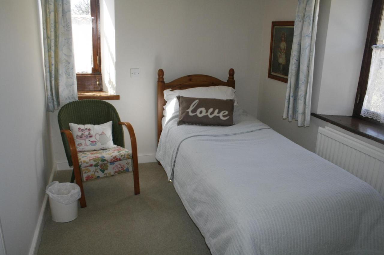 Fosse Farmhouse Holiday Cottages Chippenham  Exterior photo