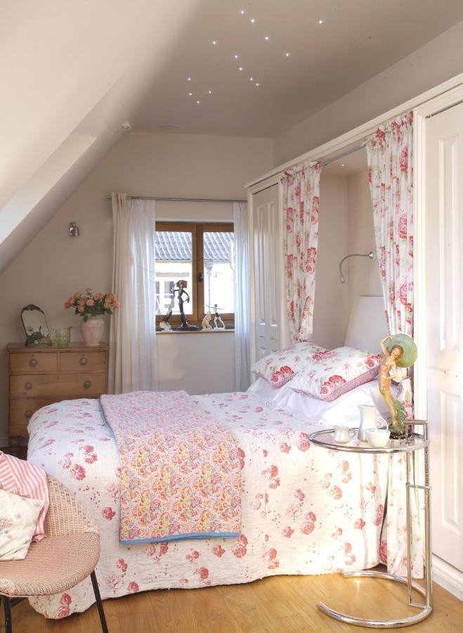 Fosse Farmhouse Holiday Cottages Chippenham  Exterior photo