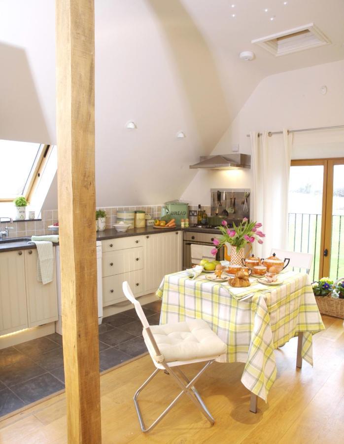 Fosse Farmhouse Holiday Cottages Chippenham  Exterior photo