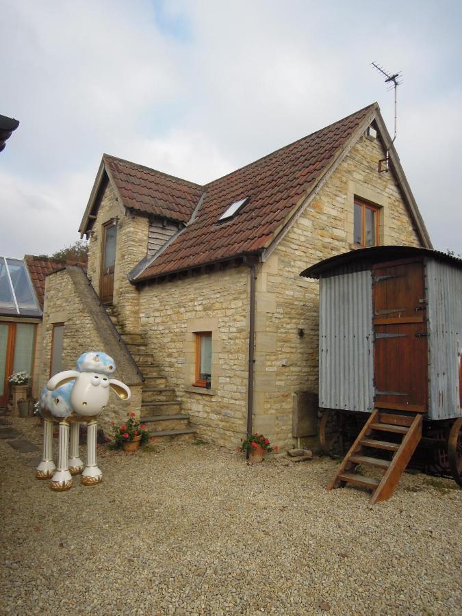 Fosse Farmhouse Holiday Cottages Chippenham  Exterior photo