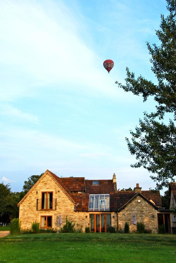 Fosse Farmhouse Holiday Cottages Chippenham  Exterior photo